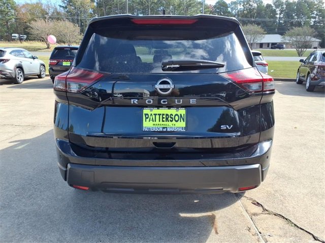 Used 2024 Nissan Rogue SV image 3
