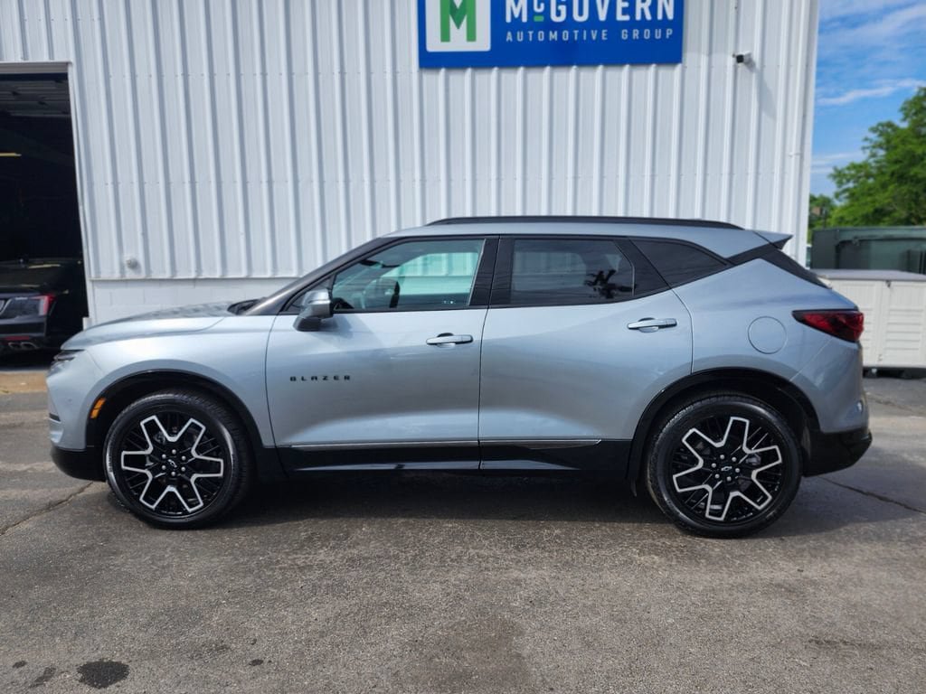 Used 2023 Chevrolet Blazer RS w/ Driver Confidence II Package AWD/4WD image 2