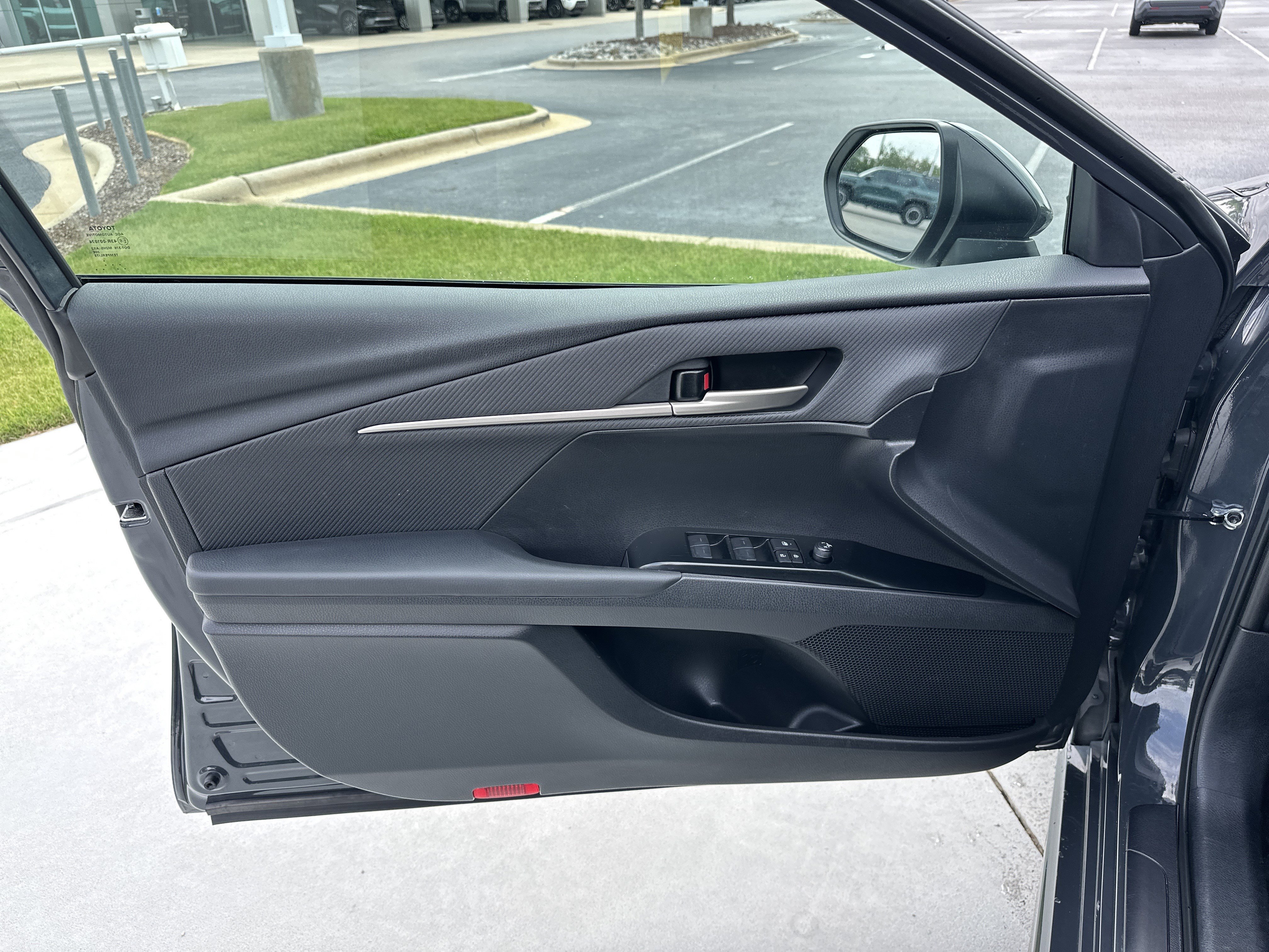 Certified 2025 Toyota Camry SE FWD image 14