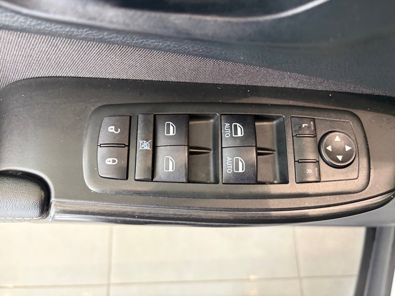 Used 2015 Jeep Cherokee Latitude w/ Cold Weather Group image 13