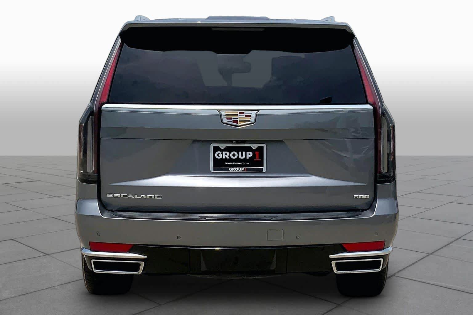 Used 2022 Cadillac Escalade Premium Luxury Platinum w/ Heavy-Duty Trailer Package AWD/4WD image 5