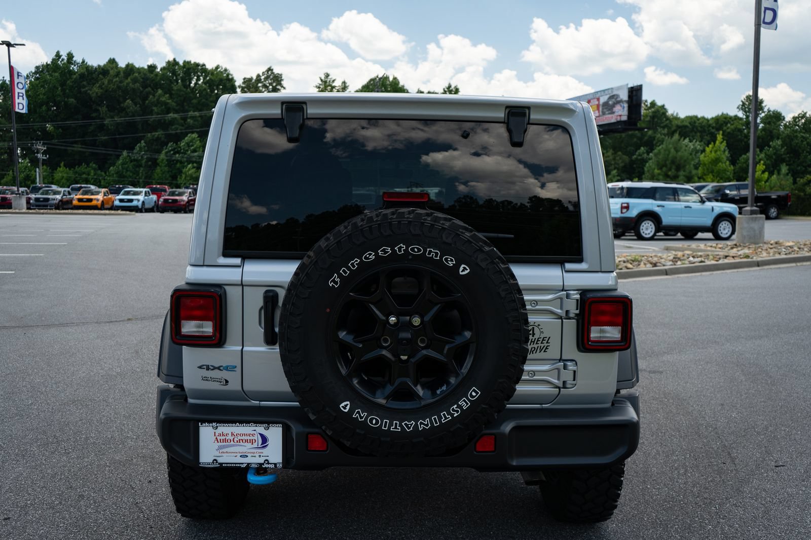 Used 2023 Jeep Wrangler Unlimited w/ Sun & Screen Package AWD/4WD image 8