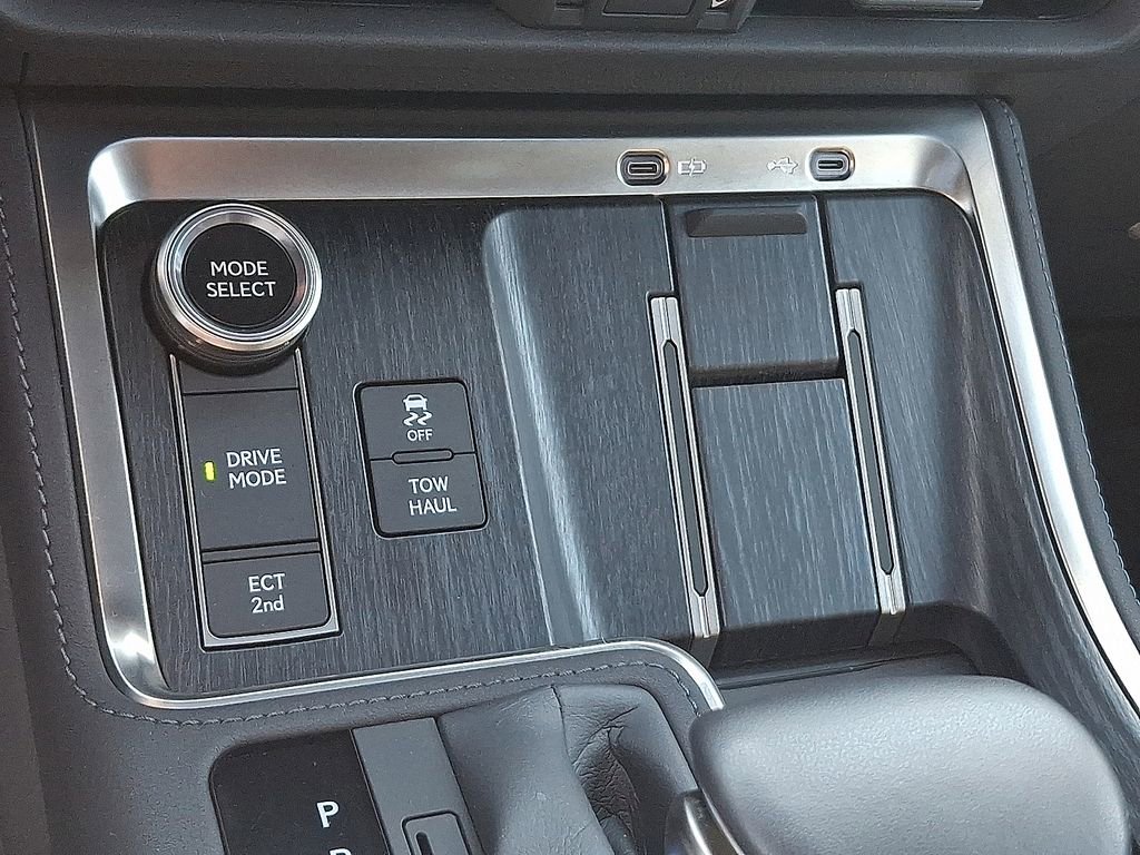 Used 2025 Lexus GX 550 w/ Accessory Package (2T) image 12