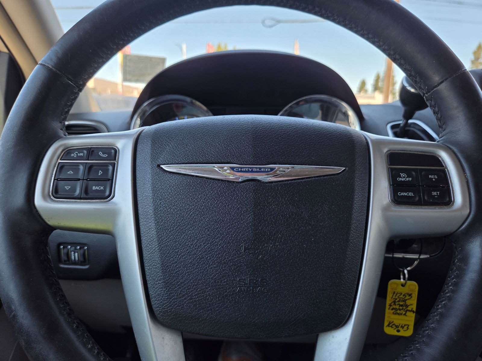 Used 2014 Chrysler Town & Country Touring w/ Driver Convenience Group FWD image 18