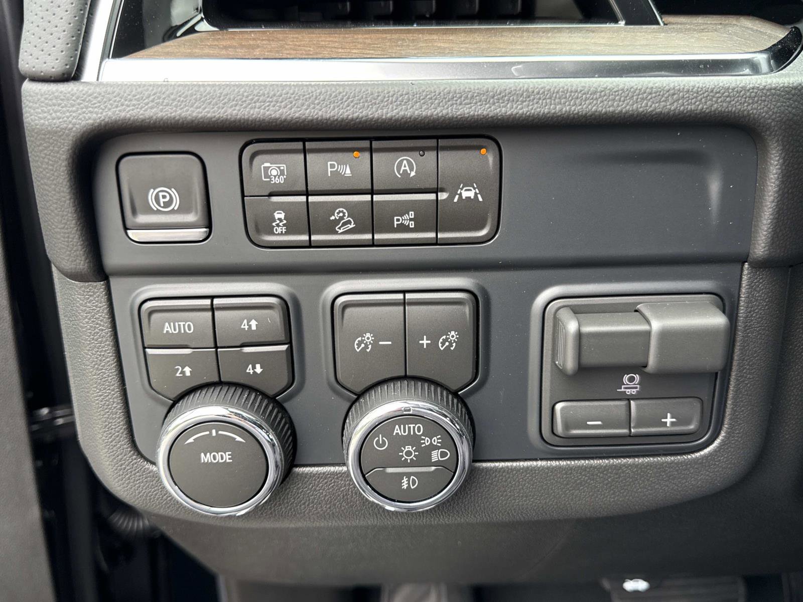 New 2026 Chevrolet Tahoe High Country w/ Sun And Tow Package AWD/4WD image 31