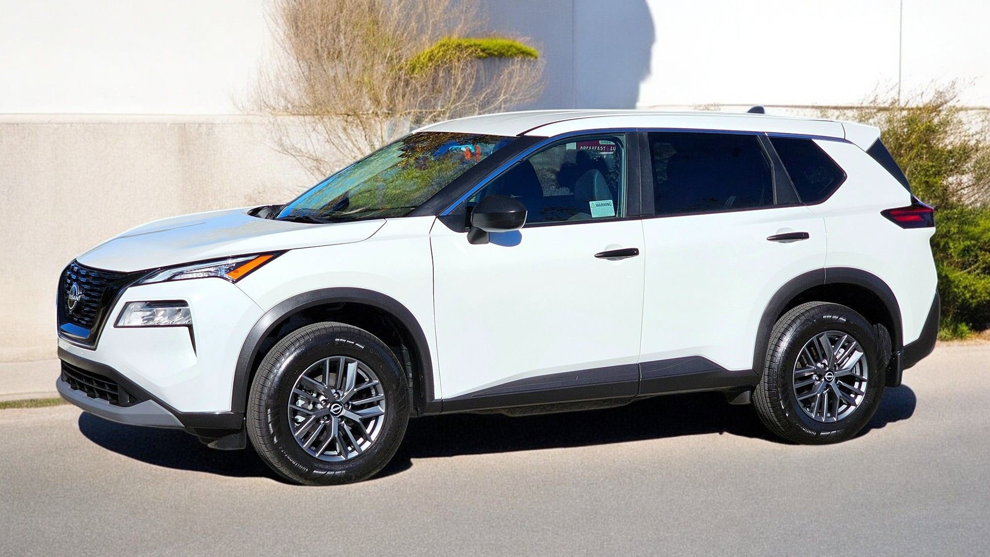 Used 2023 Nissan Rogue S FWD image 1
