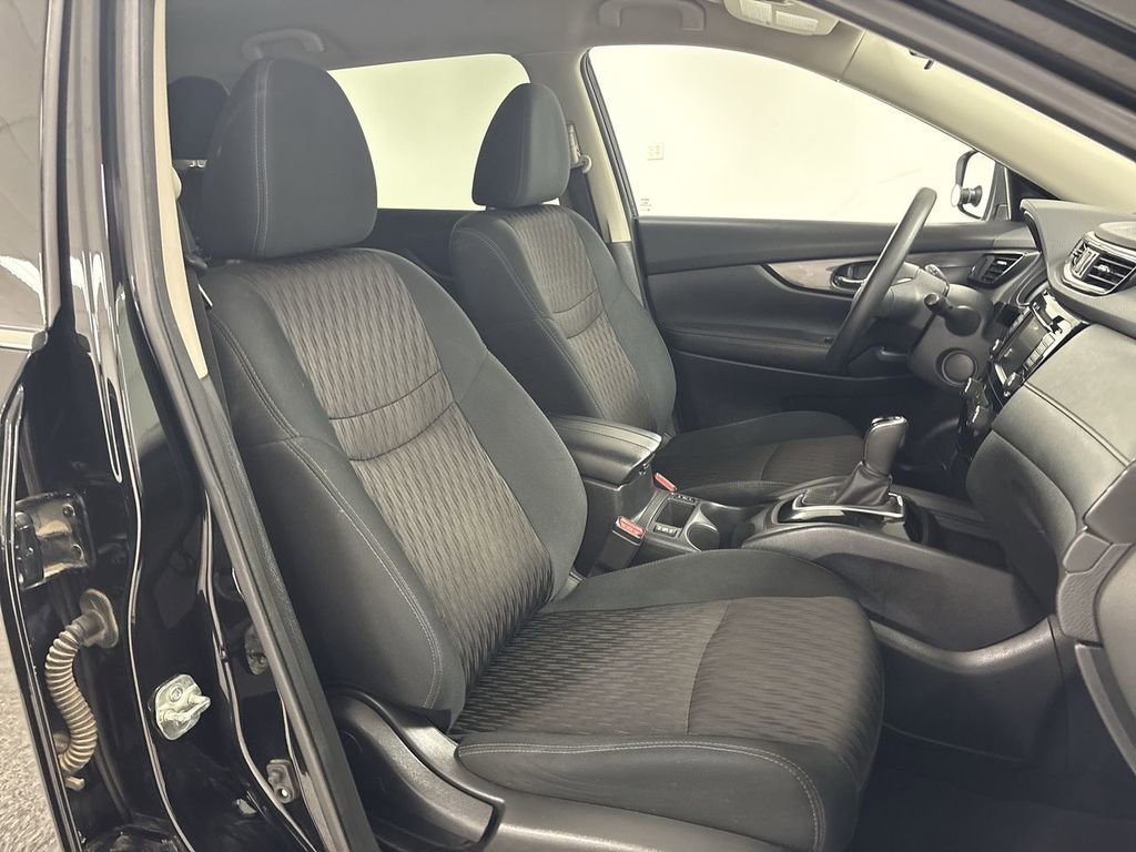 Used 2019 Nissan Rogue SV image 18