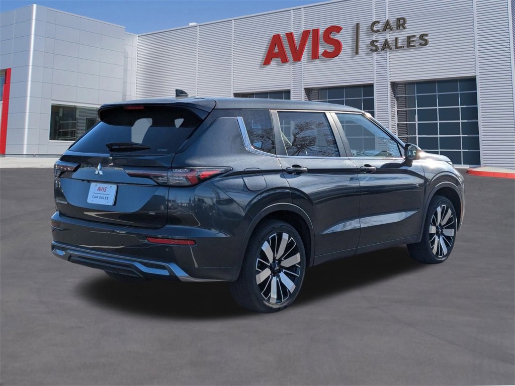 Used 2025 Mitsubishi Outlander SE image 7