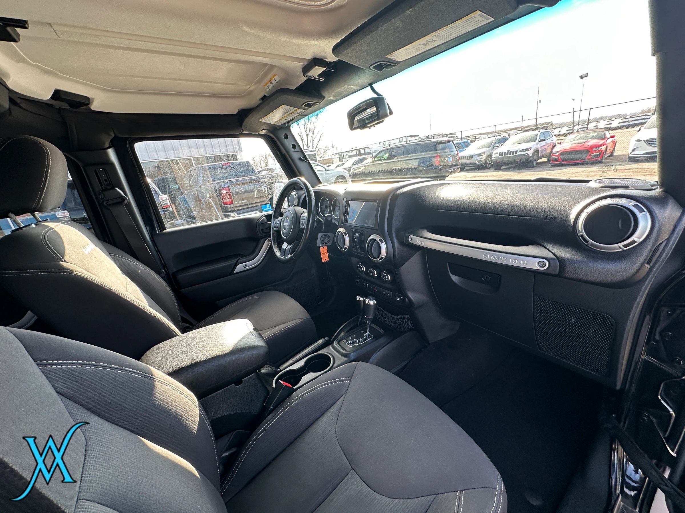 Used 2018 Jeep Wrangler Unlimited Sahara w/ Connectivity Group AWD/4WD image 19