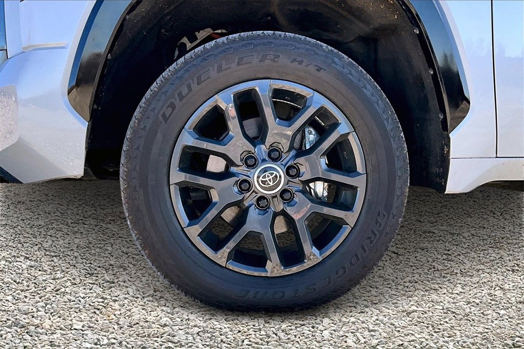 Used 2024 Toyota Tundra Platinum image 9