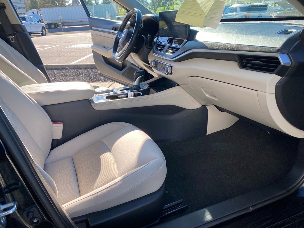 Used 2023 Nissan Altima 2.5 SV w/ SV Premium Package image 37