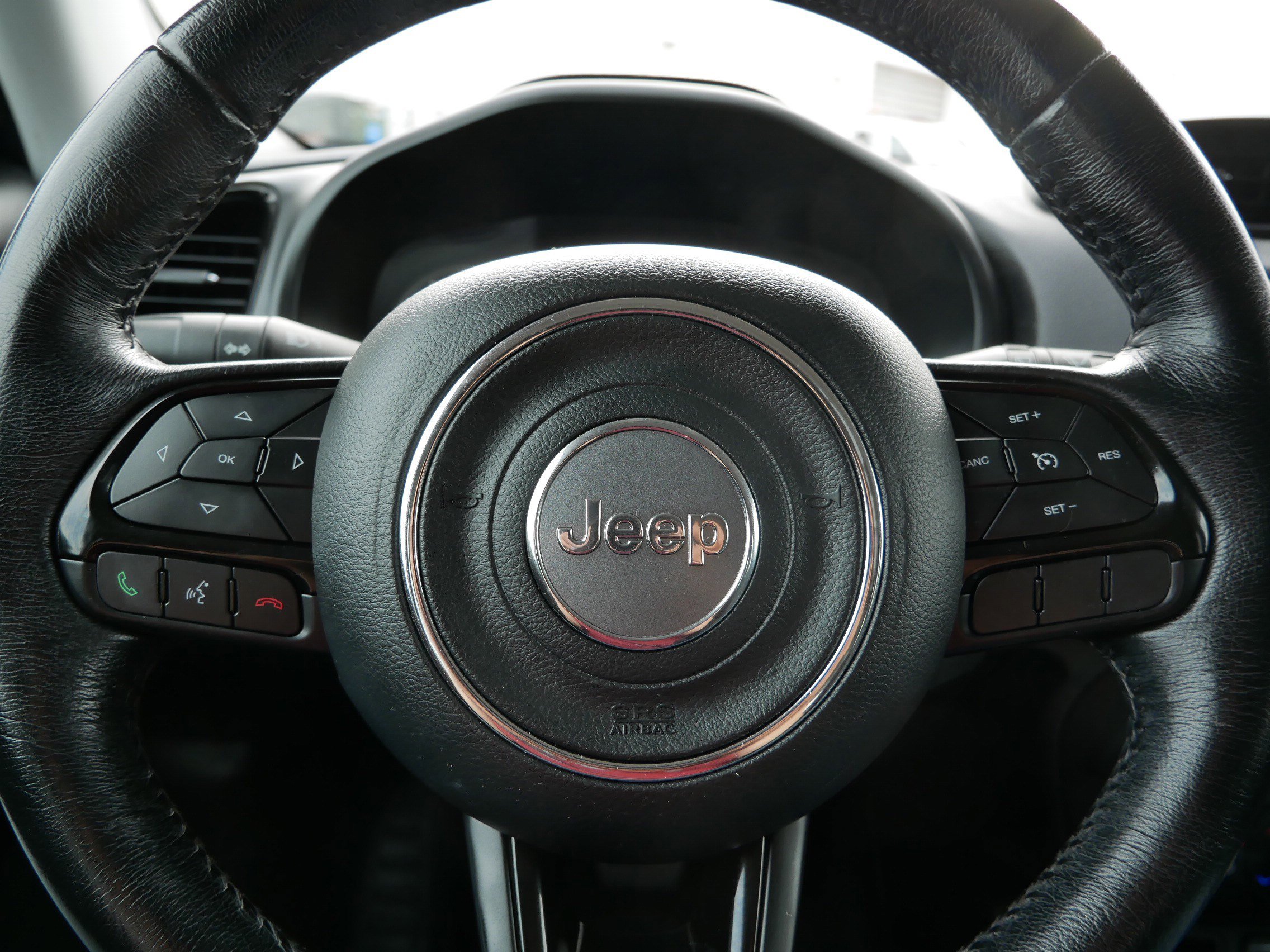 Used 2018 Jeep Renegade Altitude FWD image 25
