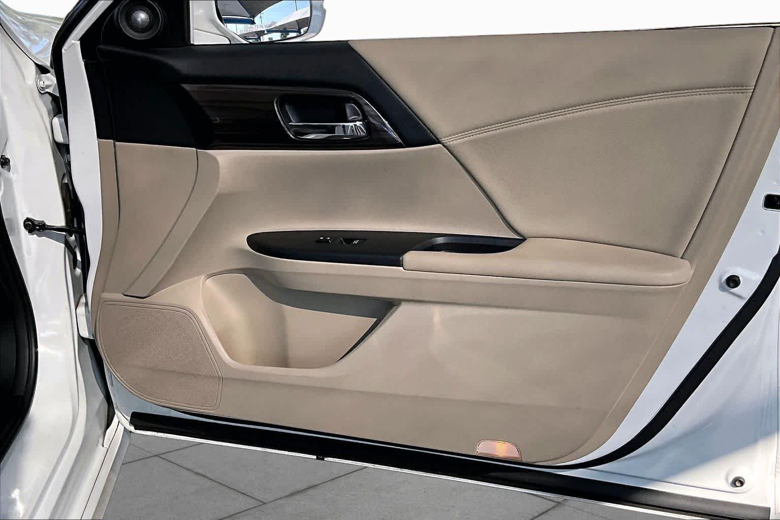 Certified 2017 Honda Accord Touring image 23