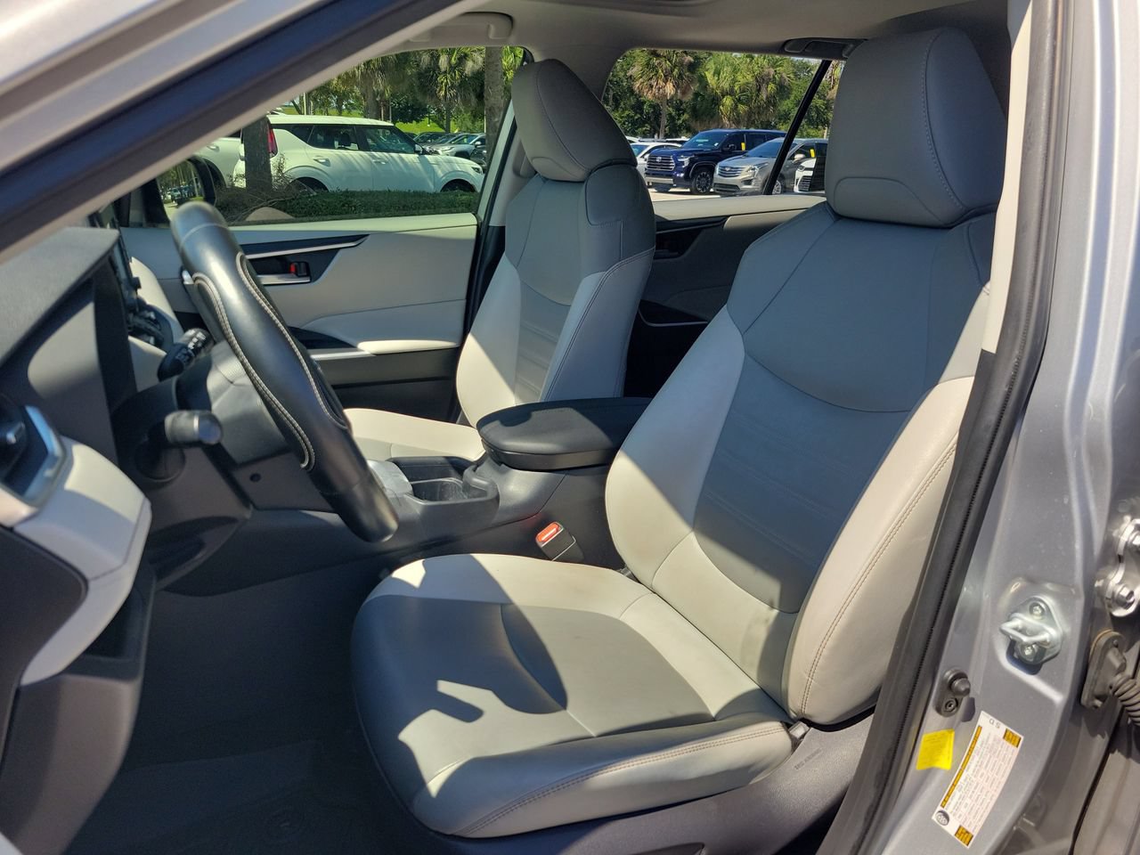 Used 2019 Toyota RAV4 XLE Premium w/ Cold Weather Package FWD image 18