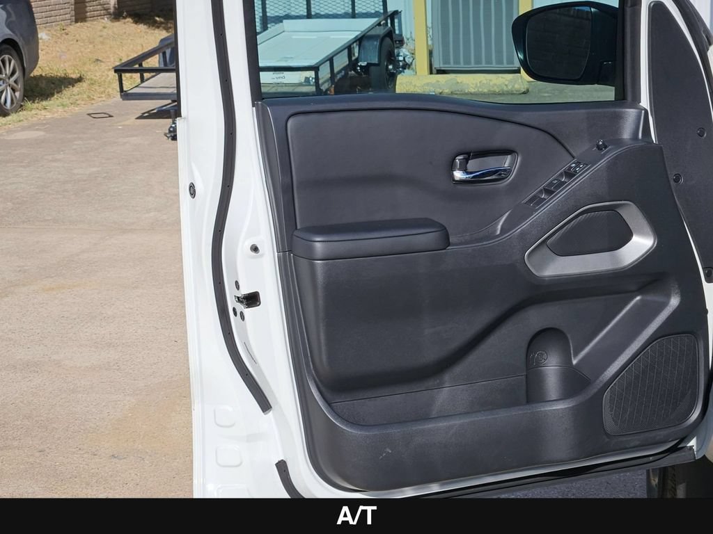 Used 2025 Nissan Frontier SV RWD image 14