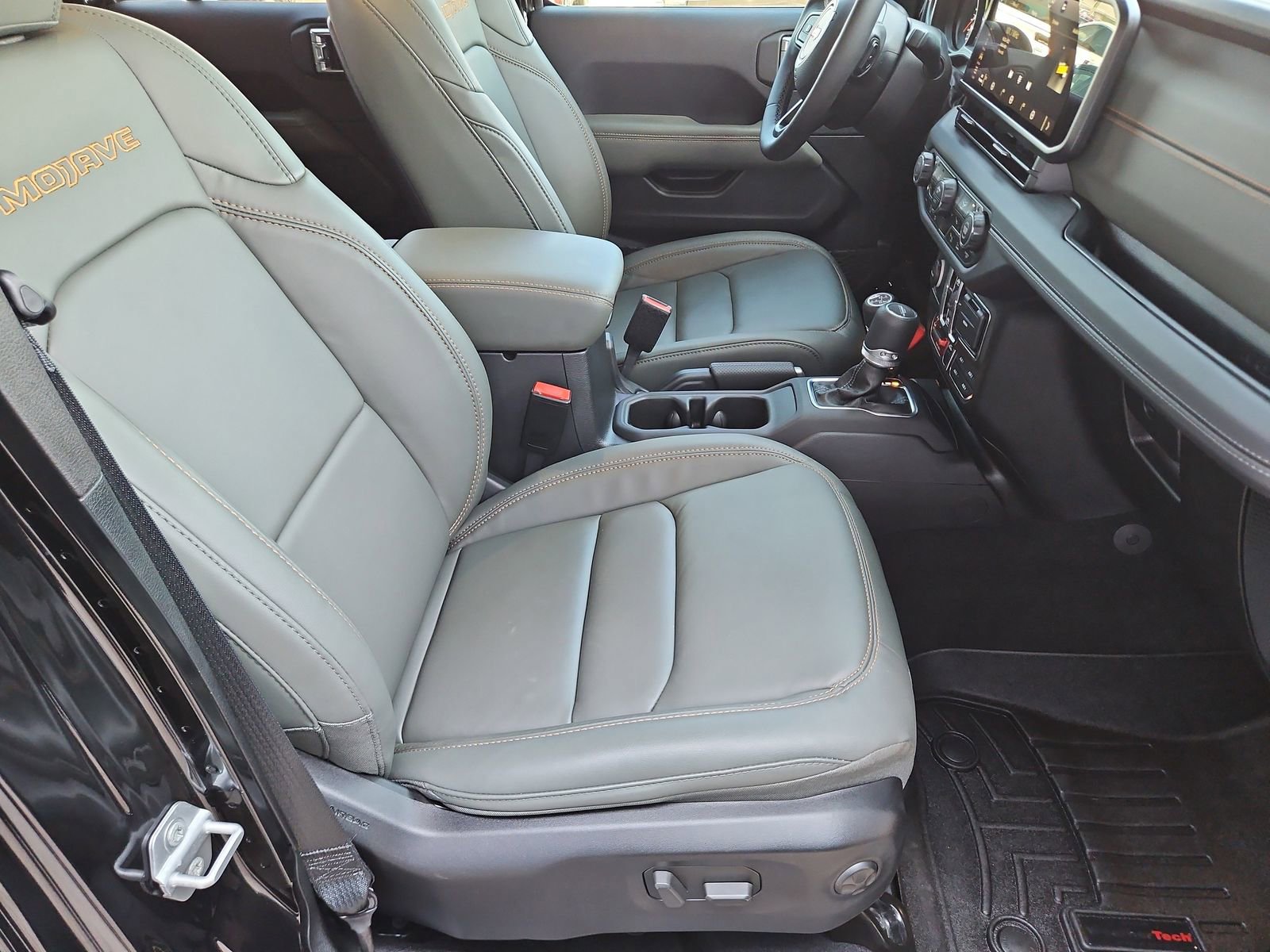 Used 2025 Jeep Gladiator Mojave image 21