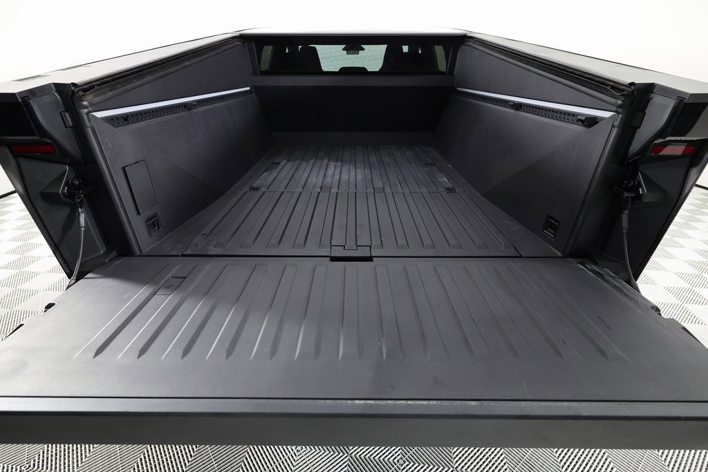 Used 2024 Tesla Cybertruck AWD Crew Cab image 10