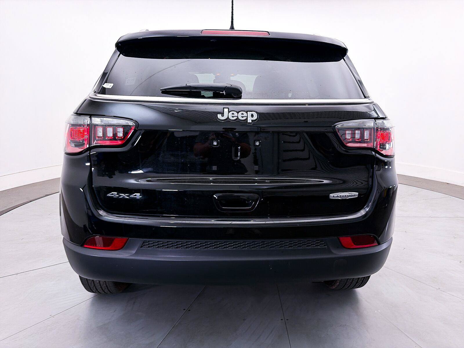 Used 2022 Jeep Compass Latitude w/ Sun and Sound Group AWD/4WD image 15