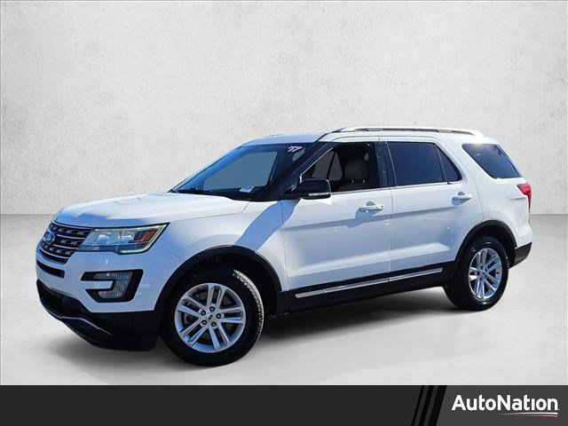 Used 2017 Ford Explorer XLT image 1