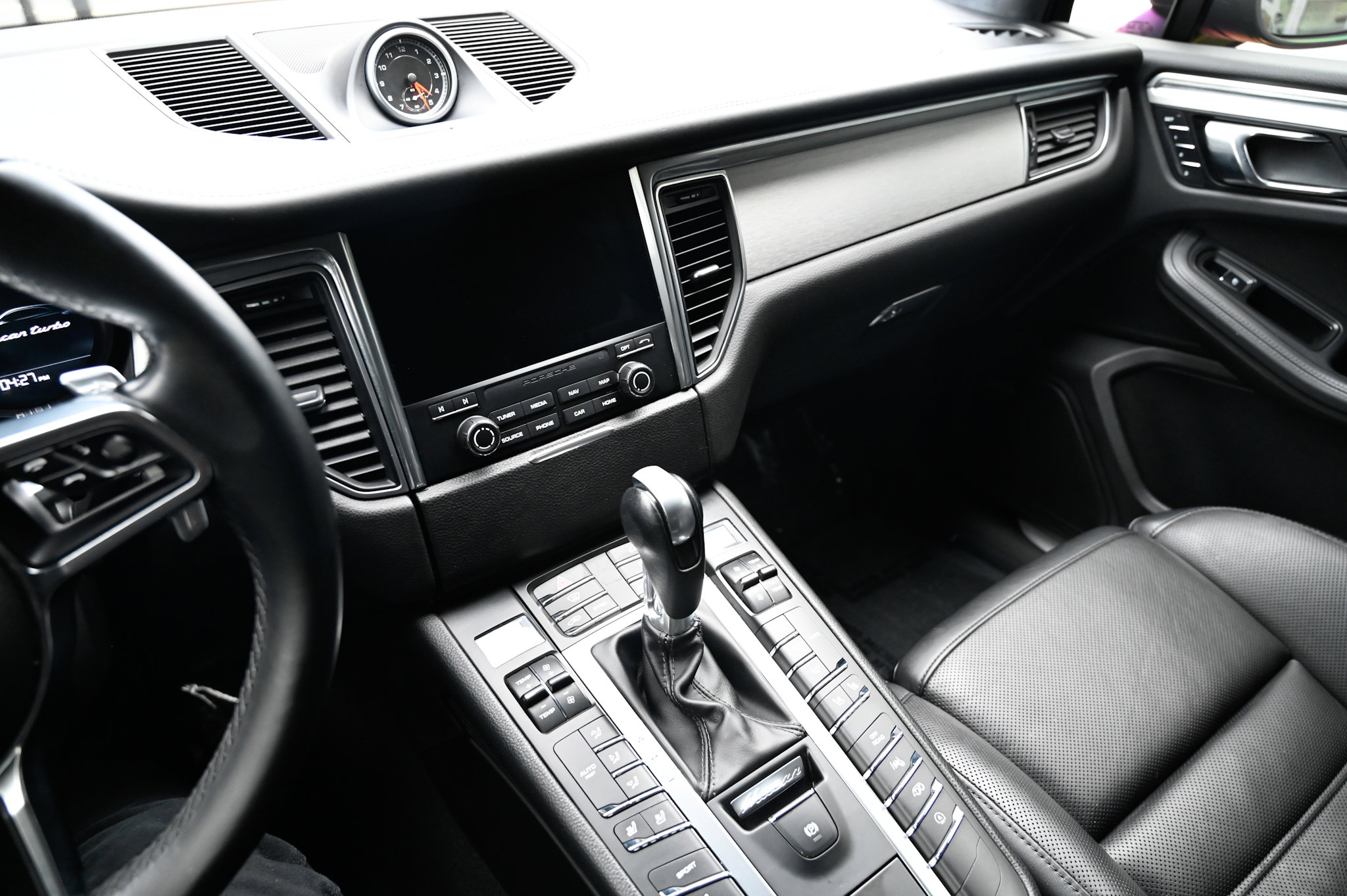 Used 2018 Porsche Macan Turbo image 26