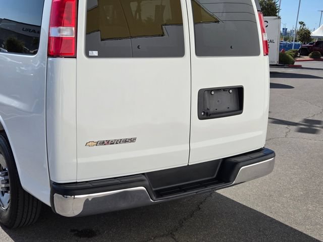 Certified 2025 Chevrolet Express 3500 LT w/ LT Preferred Equipment Group RWD image 5