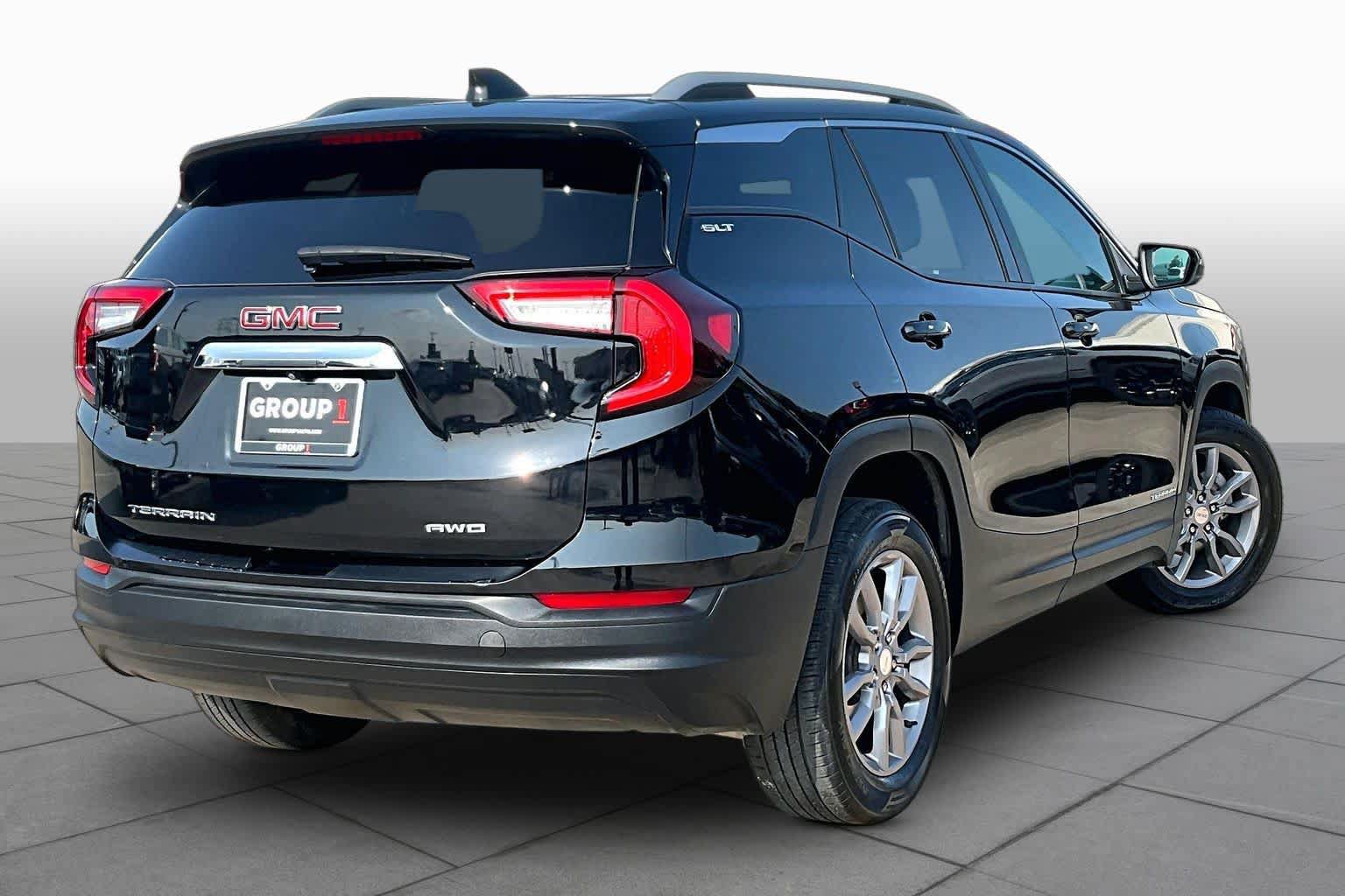 Used 2024 GMC Terrain SLT AWD/4WD image 13