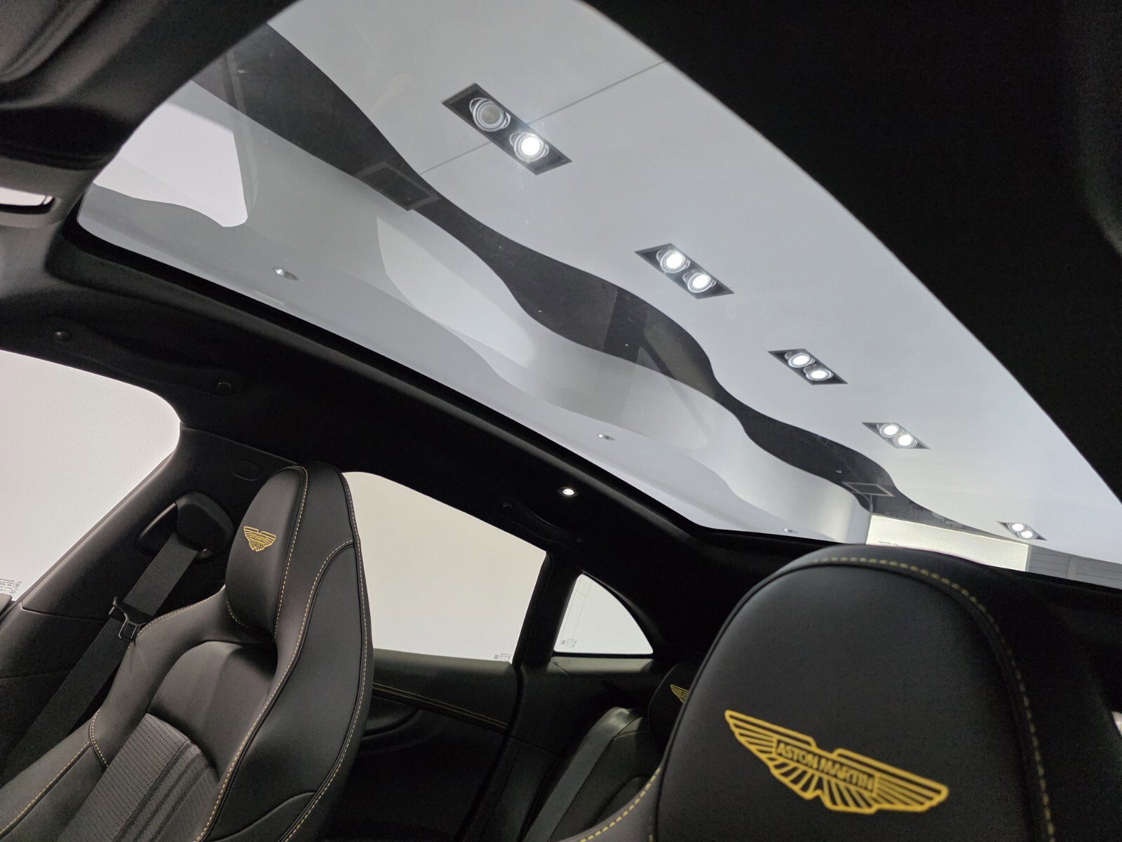 New 2026 Aston Martin DBX 707 image 18