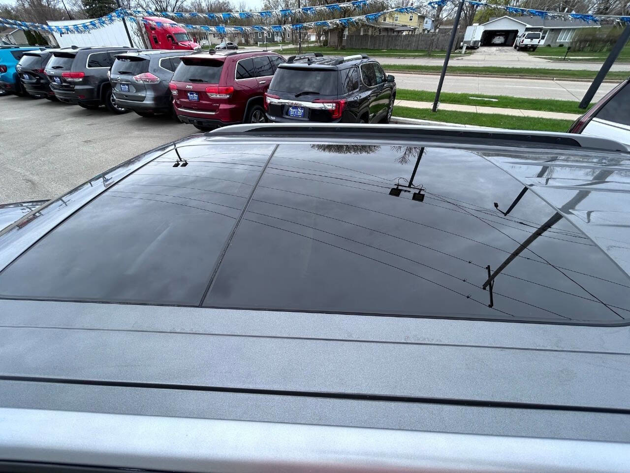 Used 2017 Ford Explorer XLT w/ Equipment Group 202A AWD/4WD image 16