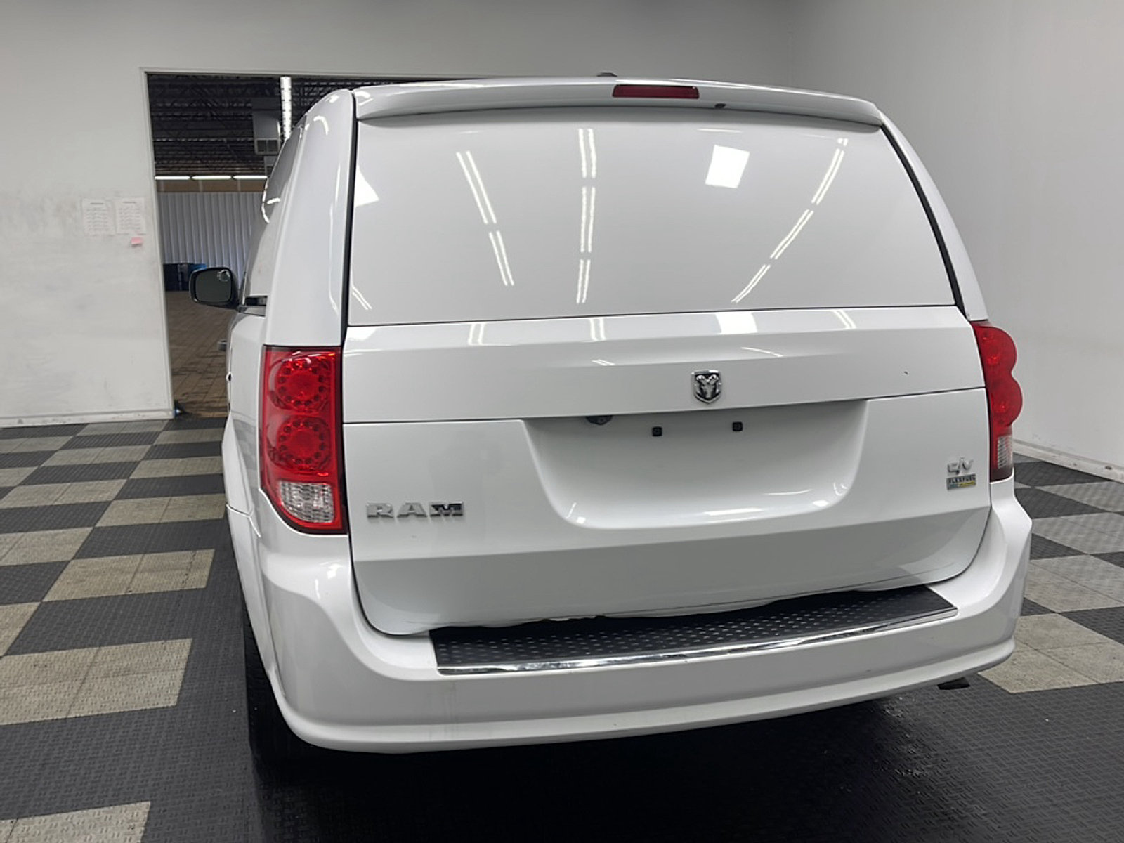 Used 2014 RAM C/V Tradesman w/ UConnect Hands-Free Group FWD image 14