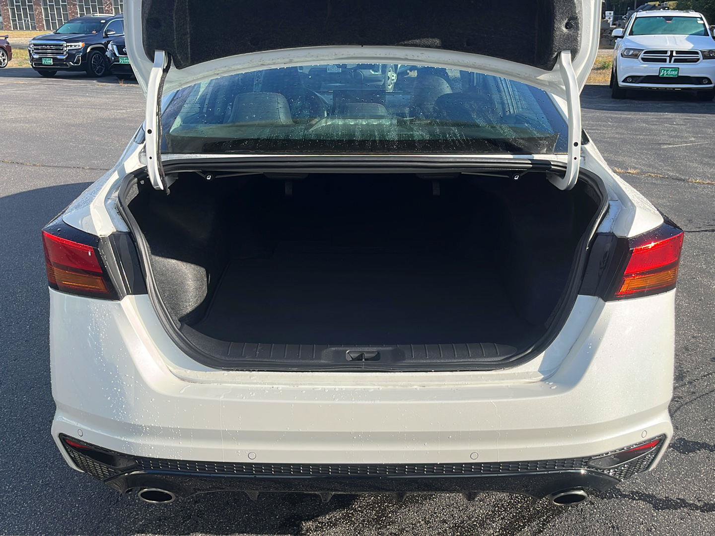 Used 2024 Nissan Altima 2.5 SR w/ SR Premium Package AWD/4WD image 19