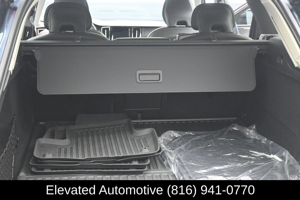 Used 2024 Volvo XC60 T8 Ultimate w/ Protection Package Premier AWD/4WD image 18
