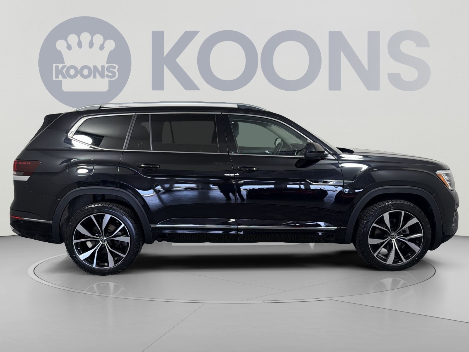Used 2024 Volkswagen Atlas SEL Premium R-Line AWD/4WD image 8