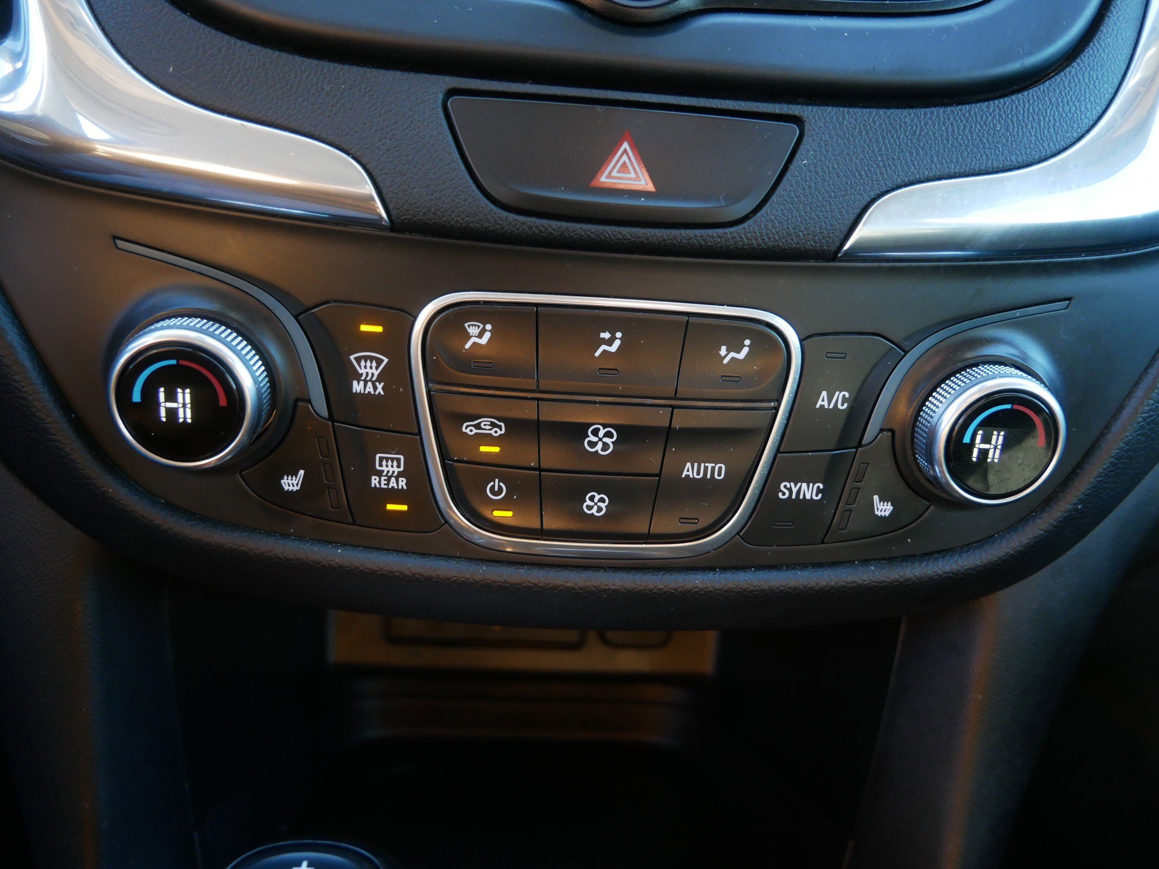 Used 2020 Chevrolet Equinox LT image 27