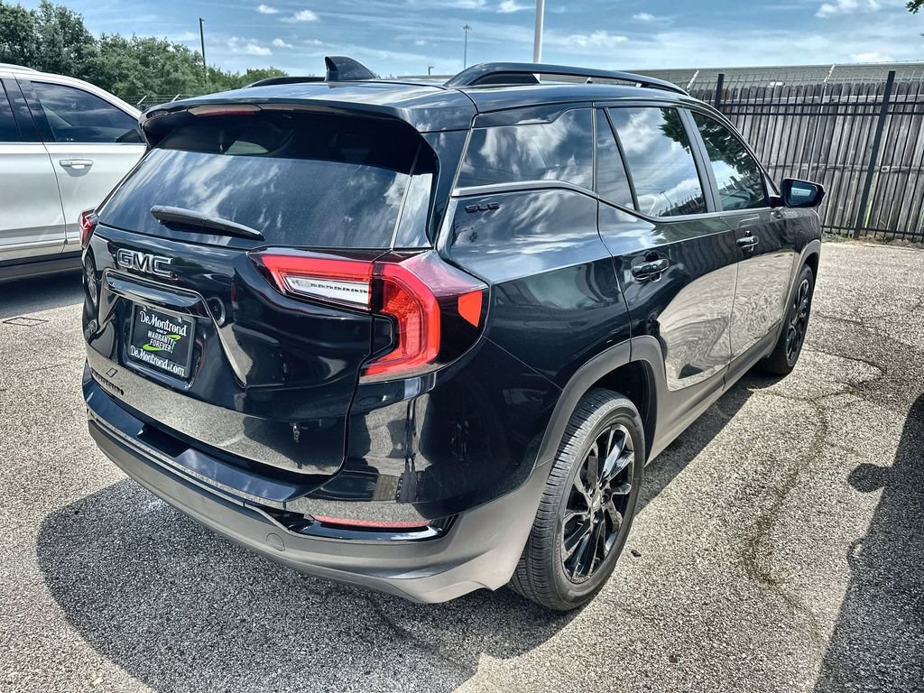 Used 2023 GMC Terrain SLE w/ Driver Convenience Package FWD image 4