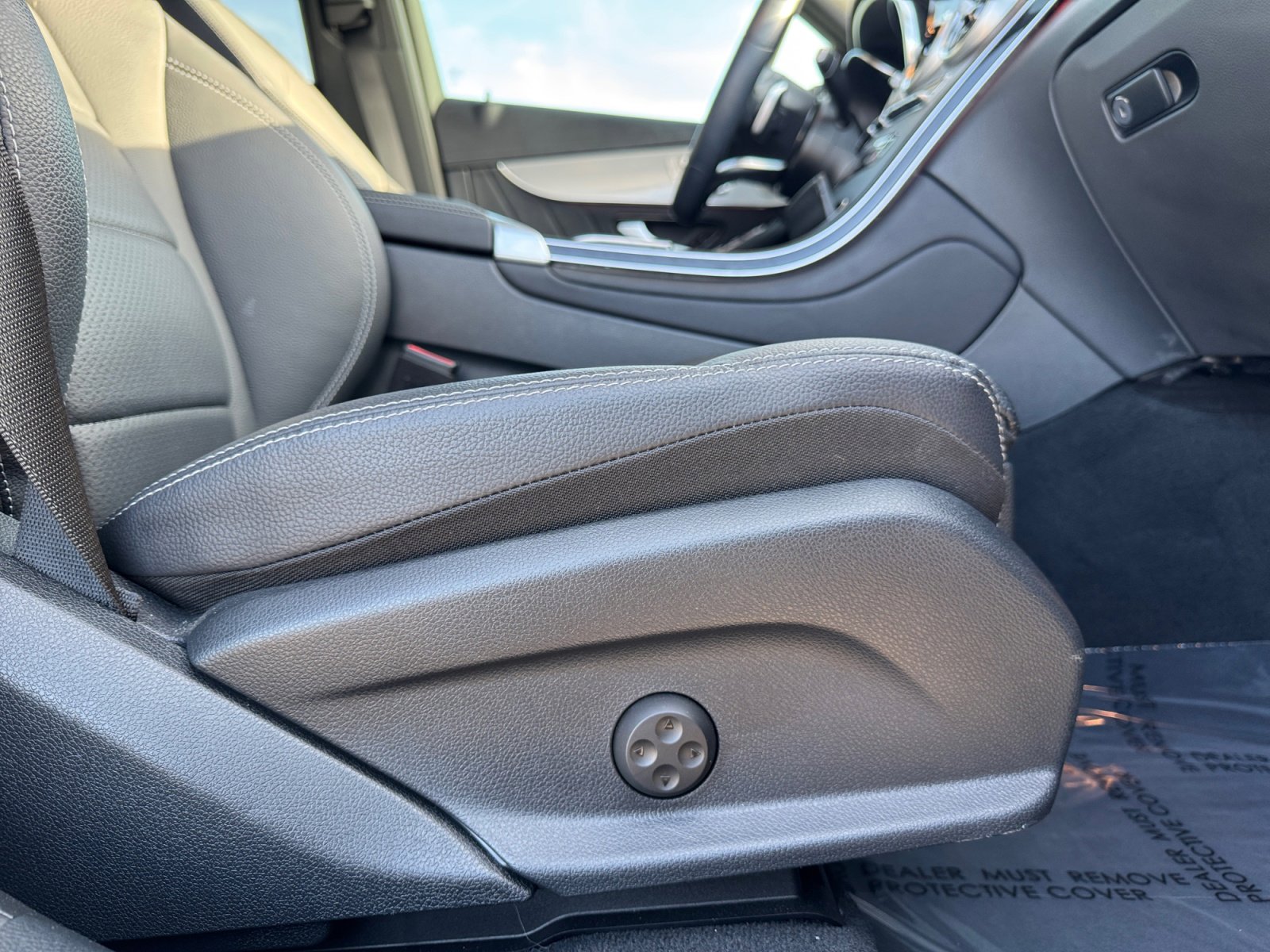 Used 2022 Mercedes-Benz GLC 300 4MATIC Coupe image 19