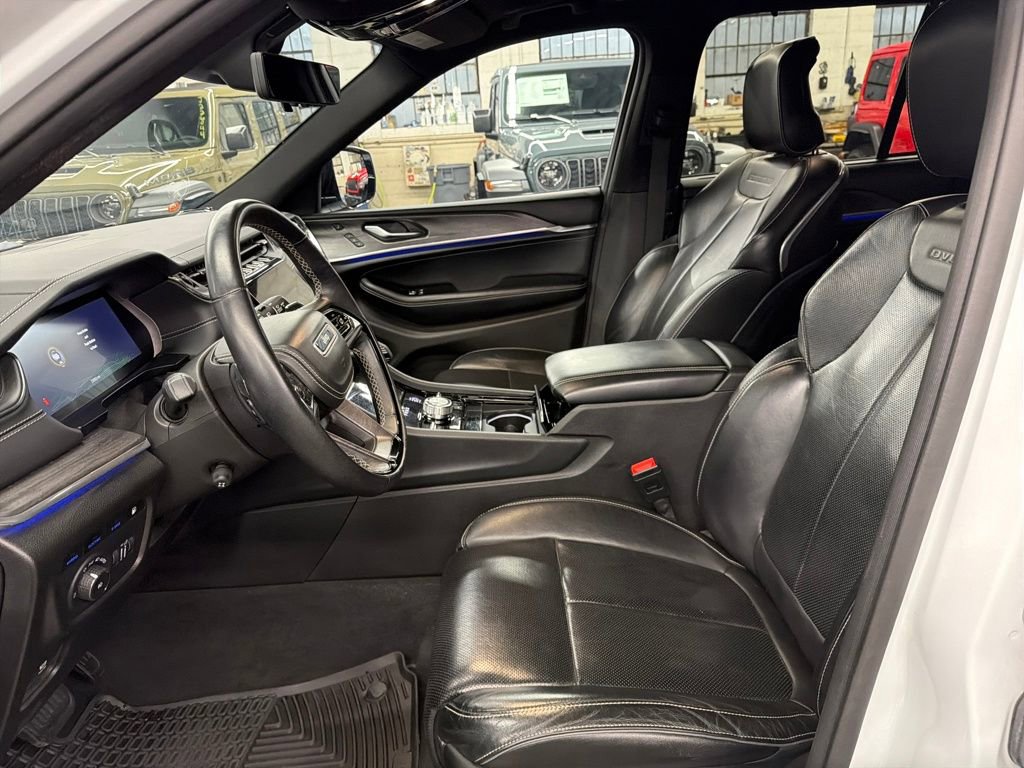 Used 2023 Jeep Grand Cherokee Overland w/ Advanced Protech Group III image 10