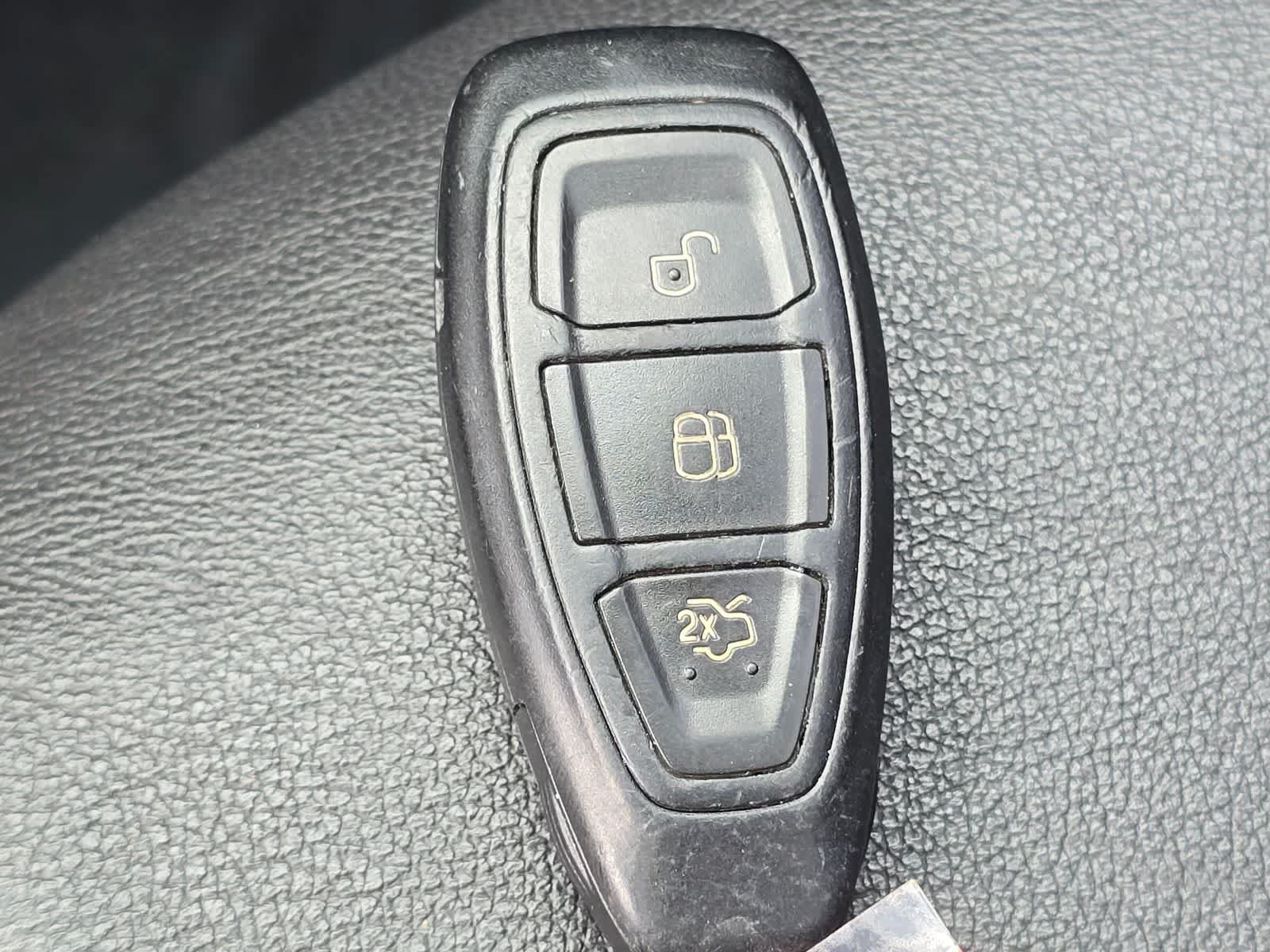 Used 2015 Ford Fiesta Titanium FWD image 32