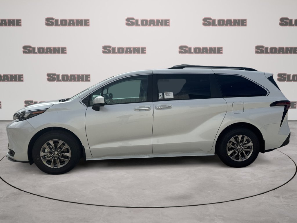 New 2026 Toyota Sienna XLE FWD image 2