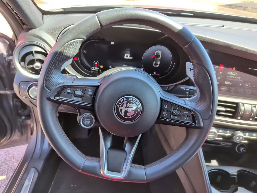 Used 2024 Alfa Romeo Giulia Veloce image 25
