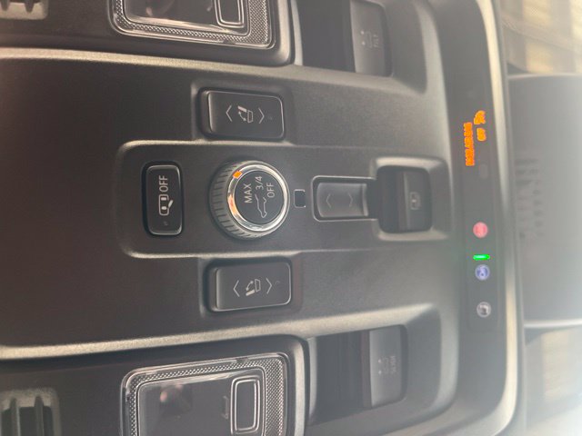 Used 2025 GMC Yukon Denali Ultimate w/ LPO, Floor Liner Package AWD/4WD image 20
