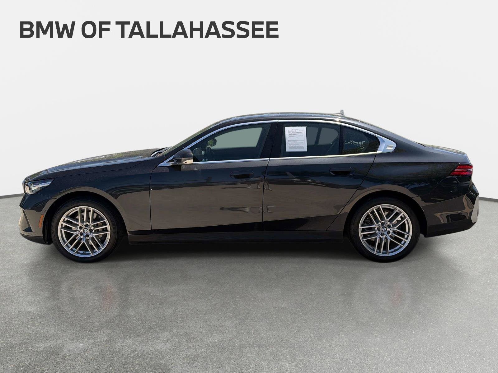Used 2025 BMW 530i w/ Premium Package RWD image 8