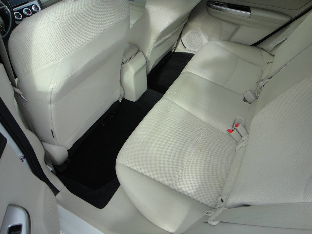 Used 2016 Subaru Impreza 2.0i Premium image 11