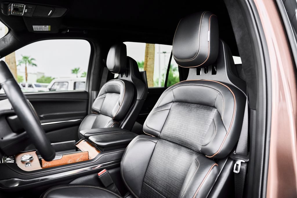 Used 2025 Lincoln Navigator Black Label AWD/4WD image 17