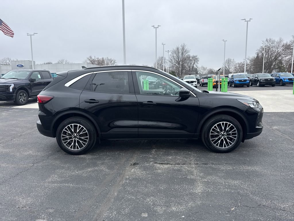 Used 2023 Ford Escape SE image 6