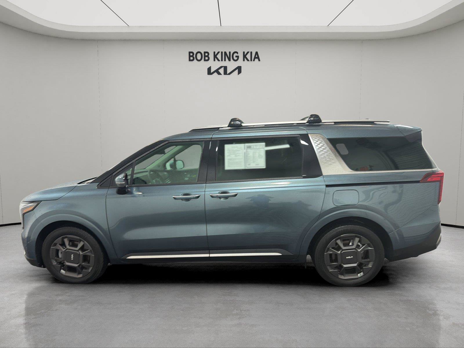 Used 2025 Kia Carnival SX FWD image 2