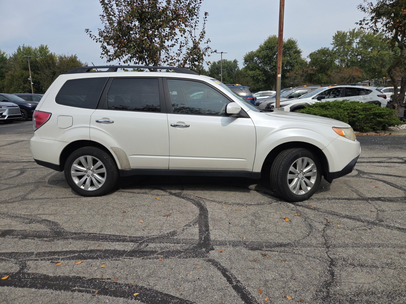 Used 2011 Subaru Forester 2.5X Premium w/ All-Weather Pkg AWD/4WD image 2