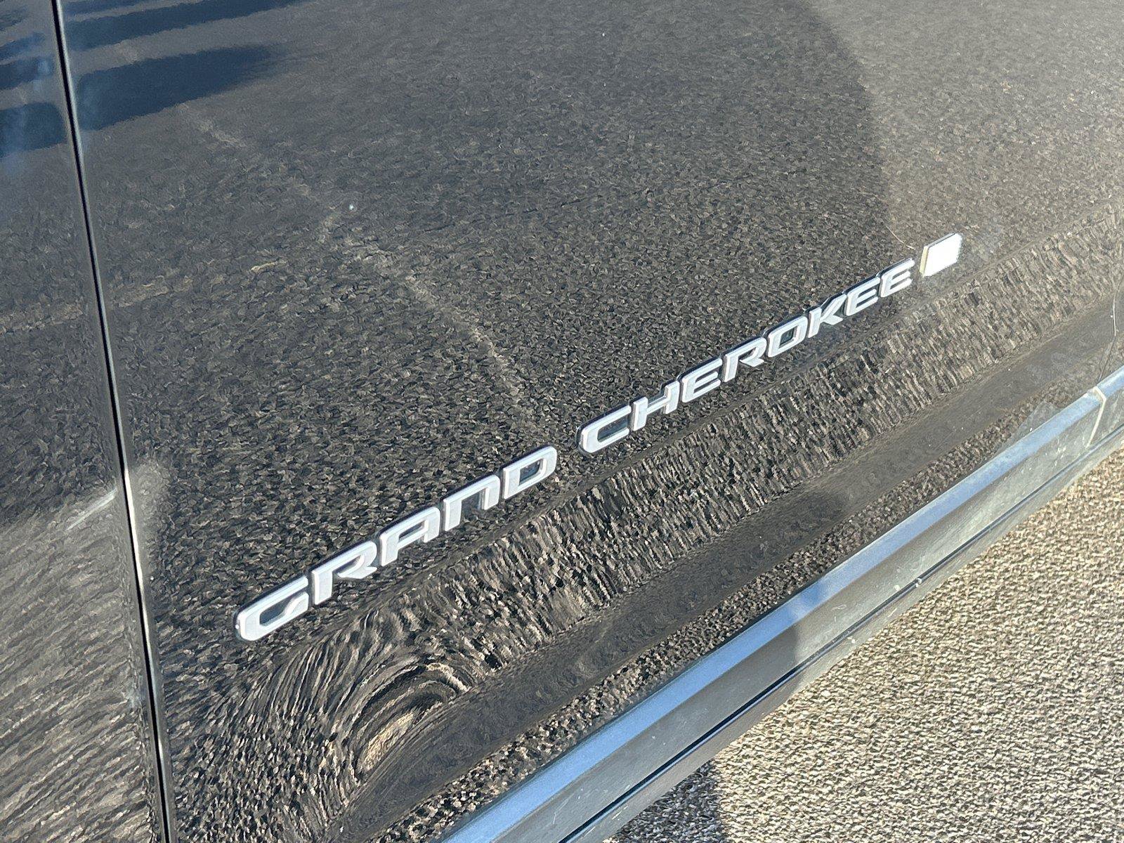 Used 2024 Jeep Grand Cherokee Limited RWD image 11