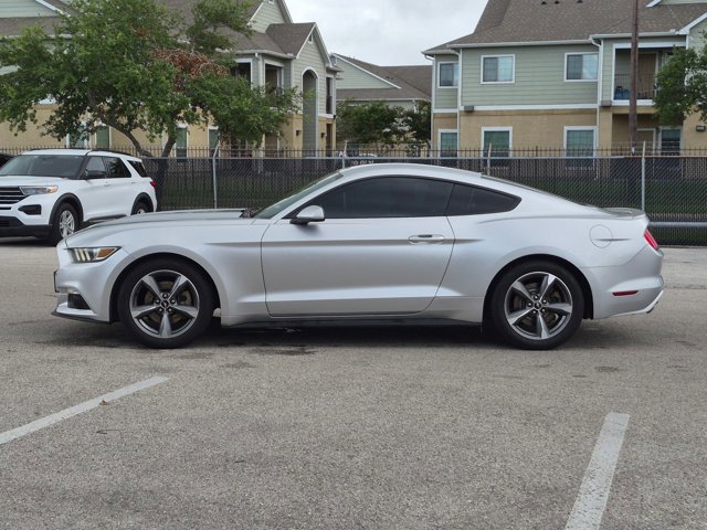 Used 2016 Ford Mustang Coupe RWD image 8