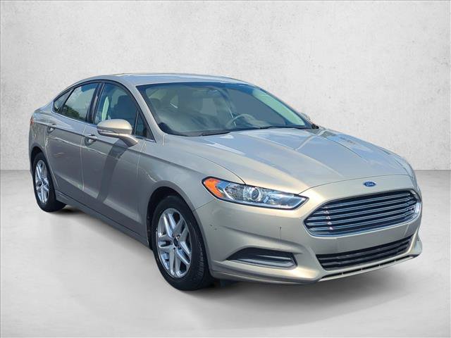 Used 2015 Ford Fusion SE FWD image 3