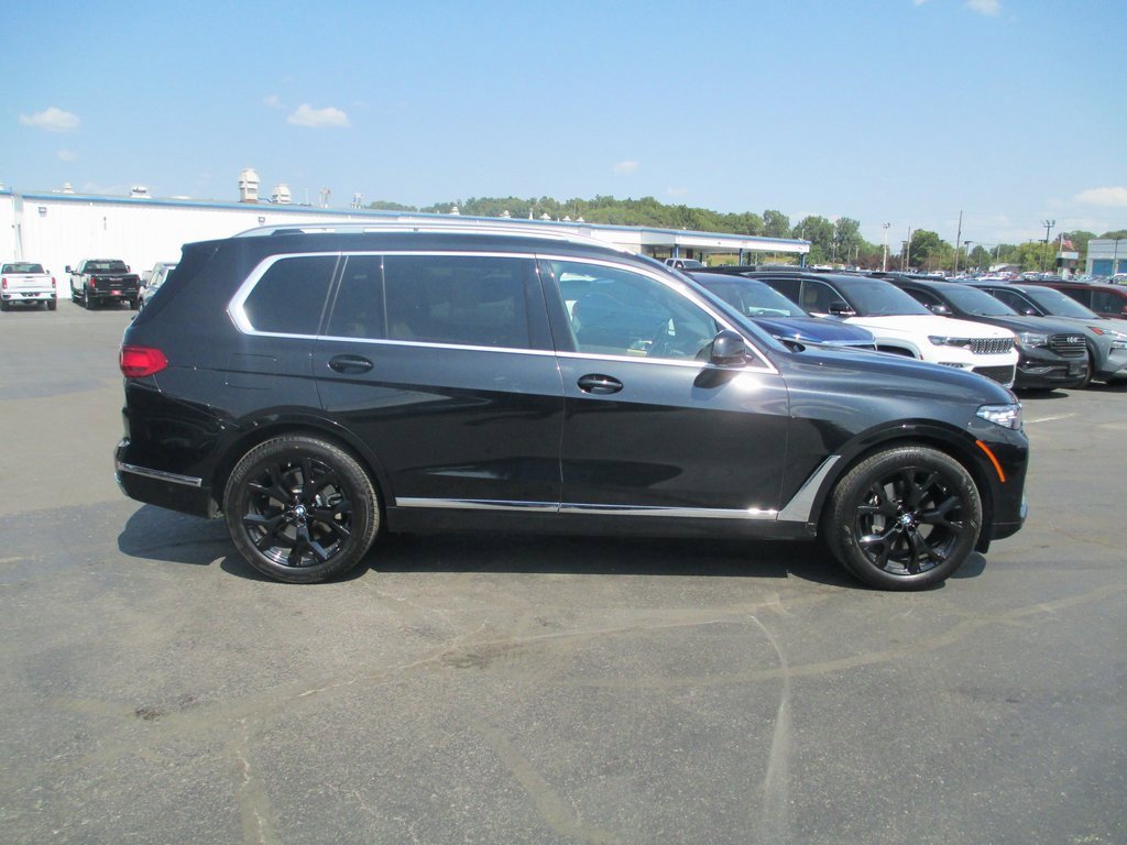Used 2022 BMW X7 xDrive40i w/ Premium Package image 4